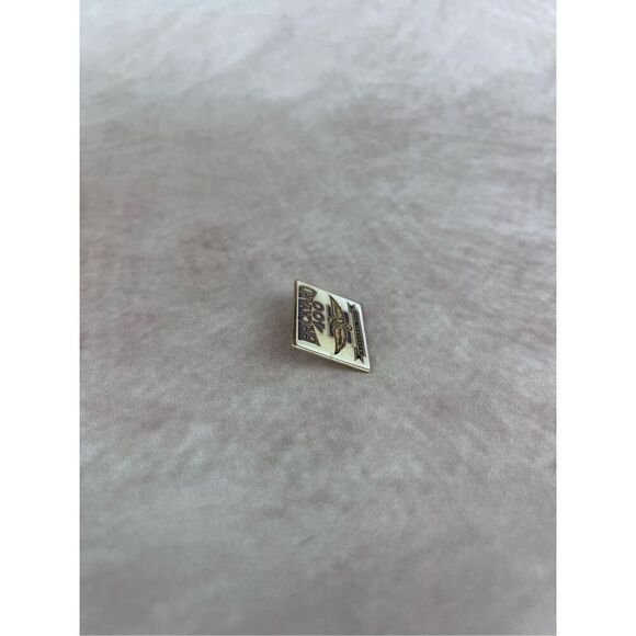 Vintage NASCAR Brickyard 400 Indianapolis Motor Speedway Inaugural Race Lapel/Ha - Picture 3 of 5